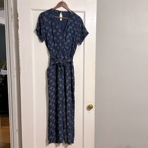 ✨ NWOT Symbology Leaf Jumpsuit Sz M